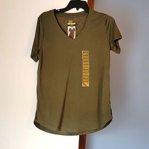 🆕️  GAP Woman's V-neck Tee Size Medium